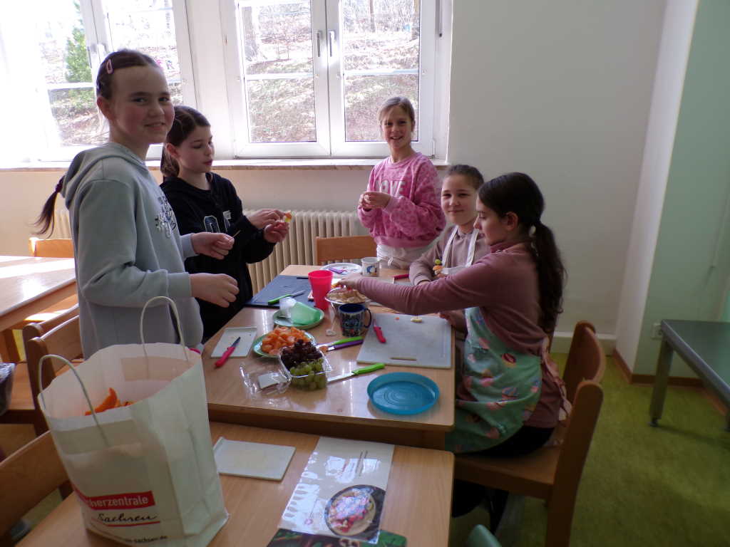 Bunter Projekttag: Obst und Gemüse mit allen Sinnen entdecken