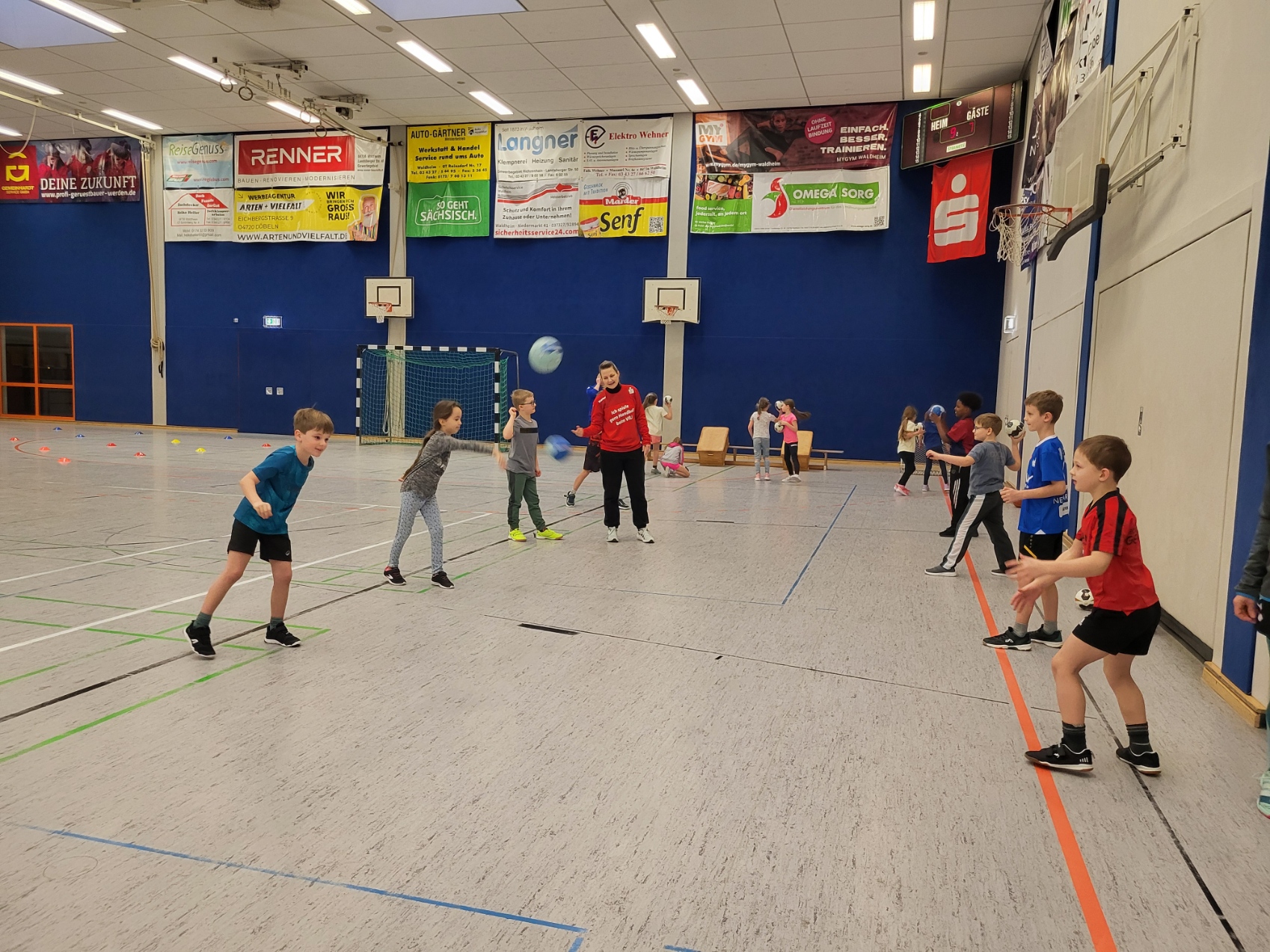 Handballfieber in der Turnhalle – Ein Vormittag voller Bewegung und Begeisterung an der Grundschule Waldheim